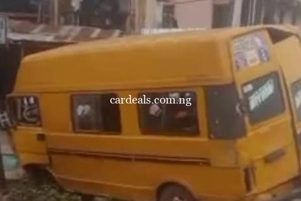 Driver And Conductor Flees After Commercial Bus Killed A Pedestrian, Injured Two Others In Lagos - autojosh